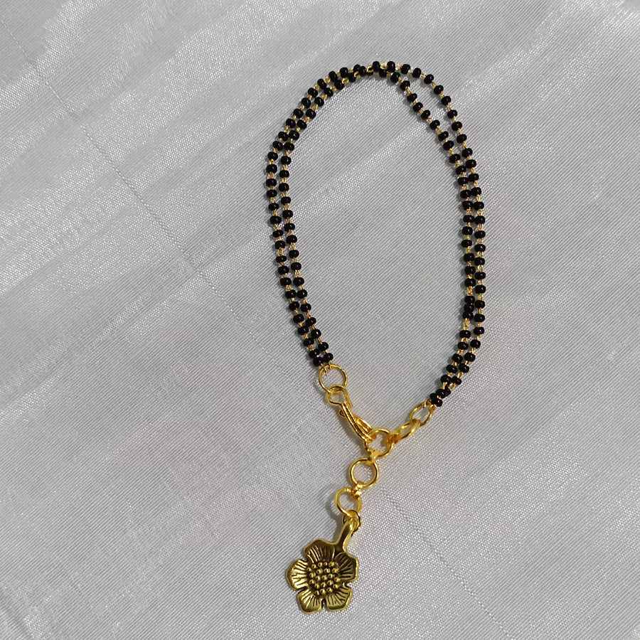 hand mangalsutra